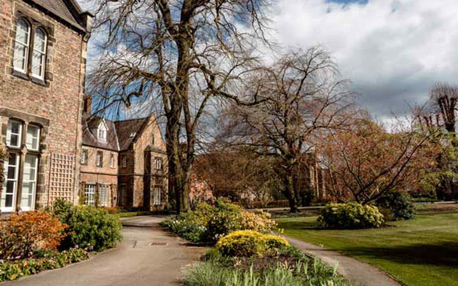 Lord Mayor's Walk gardens and campus building.