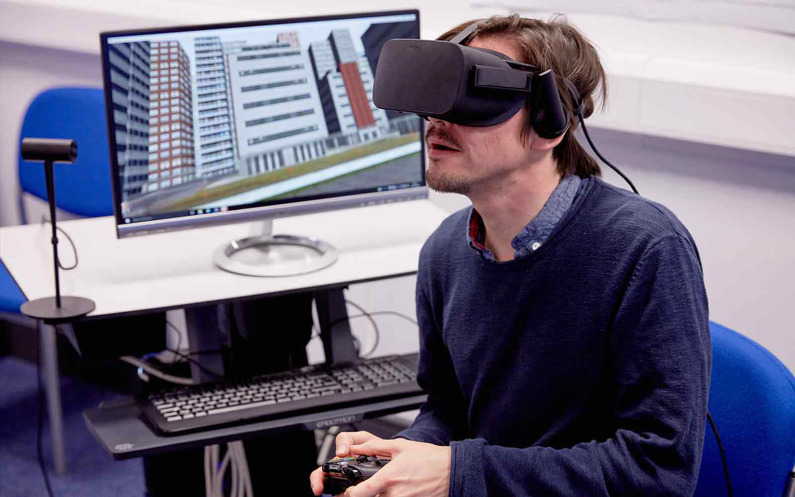 A student uses eye tracking software