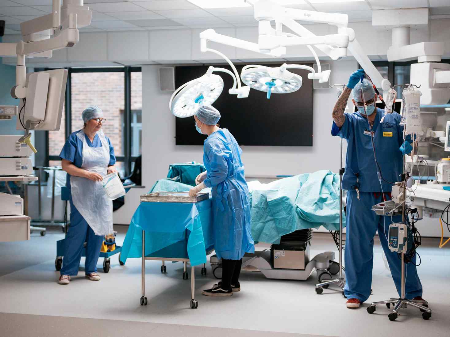 Group of students practicing surgery in the operating ward 