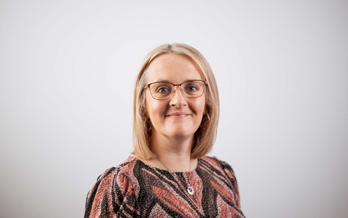 Staff photo of Dr Lorna Hamilton 